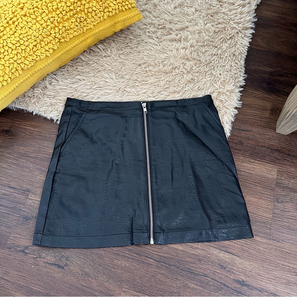 Windsor faux leather black zipper Mini skirt Size M